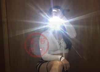 微密圈 - 不怕找到柜子里那件开始变色的制服，打开若若老师的无圣光图集！