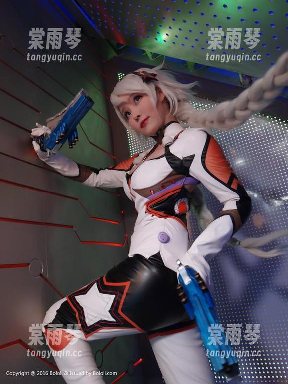 菠萝社-AngelaLee李玲 菠萝社 - 这奶牛写真集,你得承认AngelaLee李玲选的角度真有意思,精选得恰到好处。