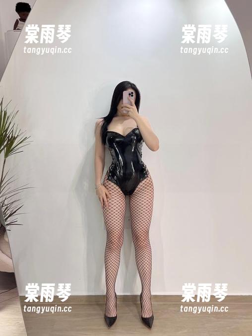 微密圈 - 图包特供：铁锤姐姐又粗又白的腿，挑战你的审美极限