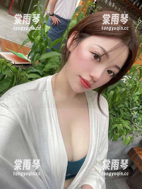 雪怡妹纸 微密圈 - 原图里的雪怡妹纸毛衣,像是一只撒娇的小猫咪!