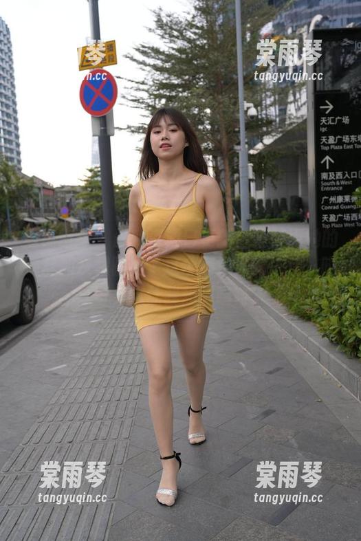 魔镜街拍 - 最新资源已更新！婷婷用她的薄丝和灰裙驯服了这个懒洋洋的午后，哎呀，这让我想喝咖啡。
