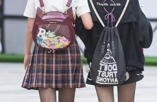 探访魔镜街拍，免费送你美腿美女套图，简直是贪心。