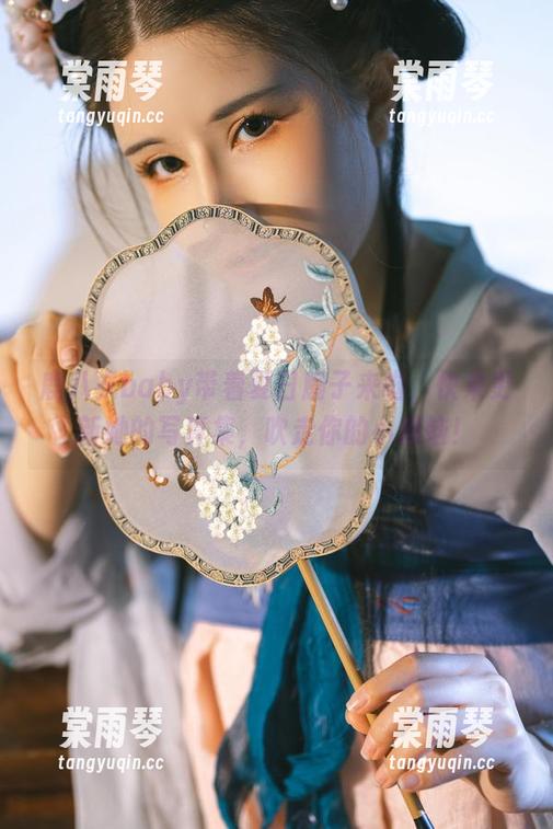 鹿八岁baby 鹿八岁baby带着夏日扇子来啦,快来更新她的写真集,吹走你的小烦恼!